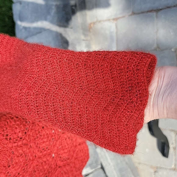 Canadian Classic Qiviuk cowl sweater - Picture 10 of 14